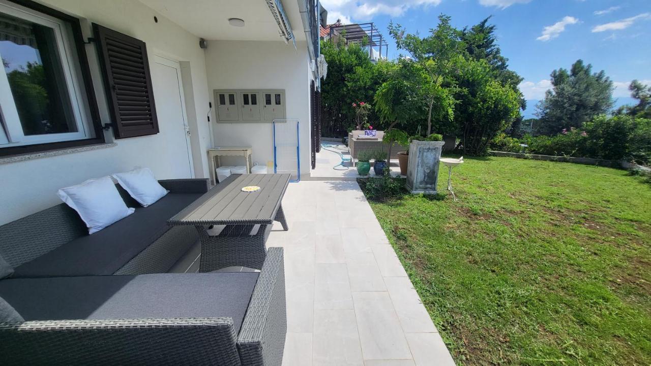 Apartments Amadea Novi Vinodolski Exterior photo